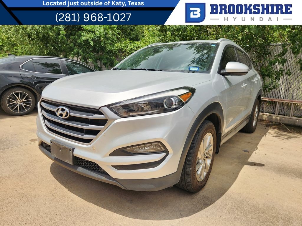 Used 2017 Molten Silver Hyundai SE image 1