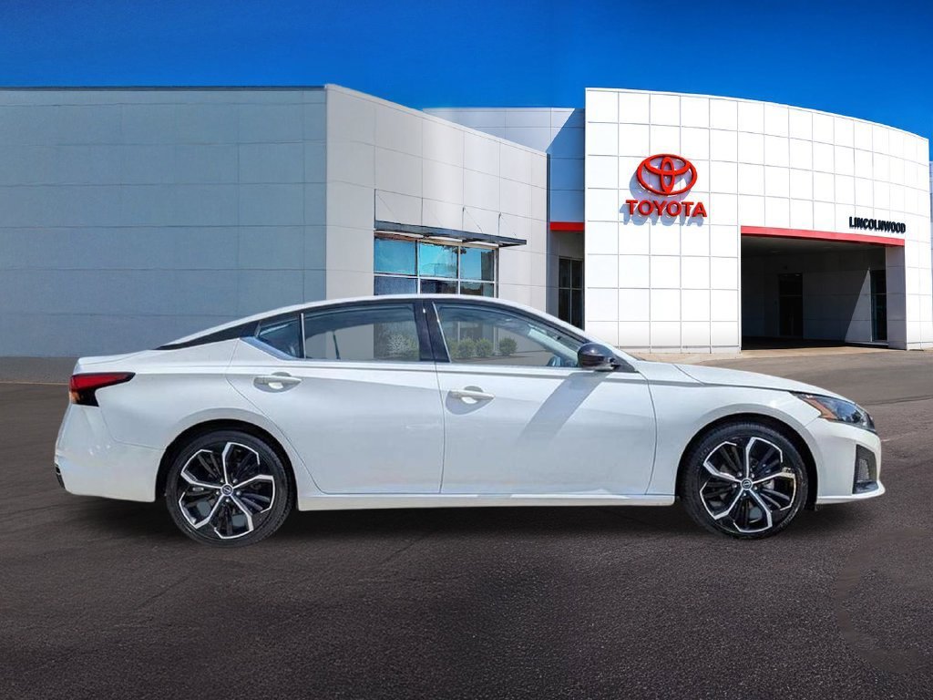 Used 2024 White Nissan 2.5 SR image 9