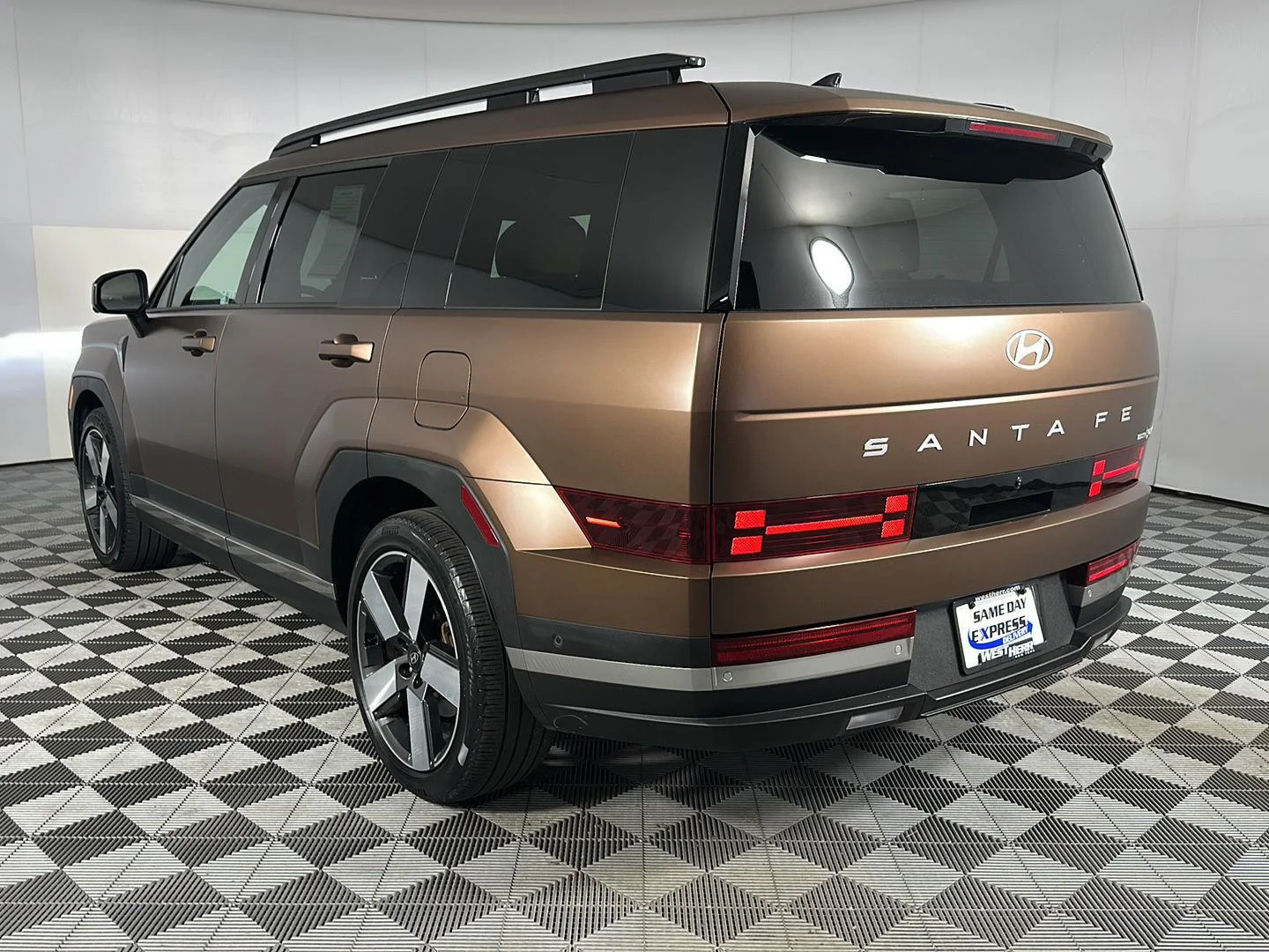 Used 2024 Earthy Brass Matte Hyundai Limited image 5