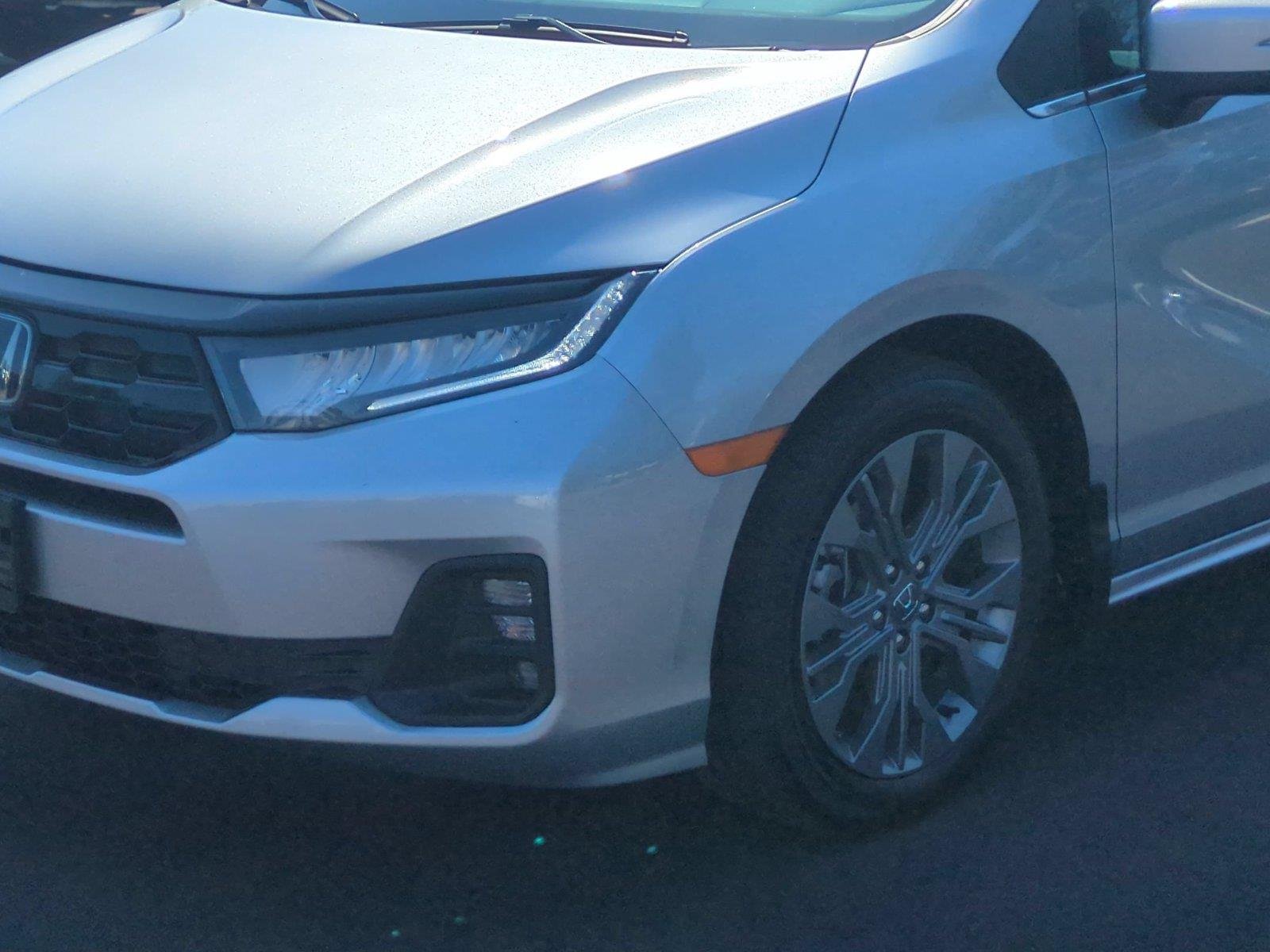 Used 2025 Solar Silver Metallic Honda Touring image 9