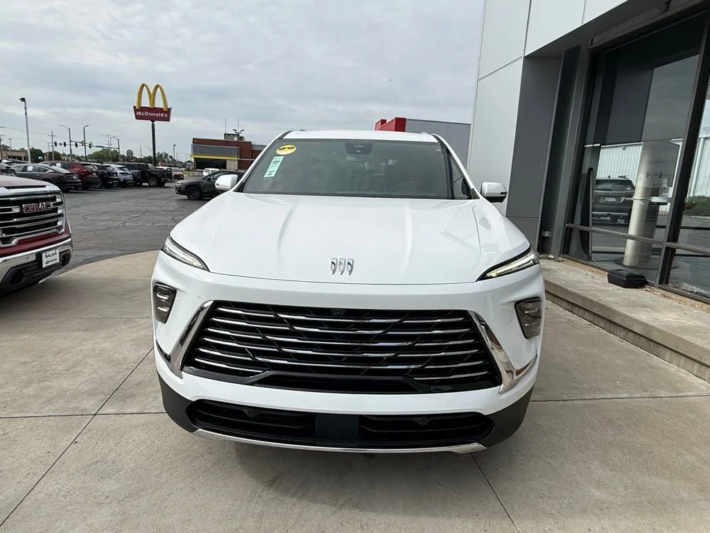 Used 2025 White Buick Preferred image 5