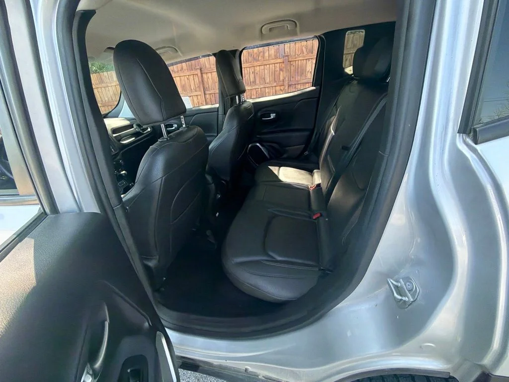 Used 2018 Silver Jeep Limited image 41