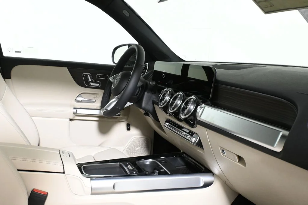 Used 2026 Gray Mercedes-Benz GLB 250 image 33