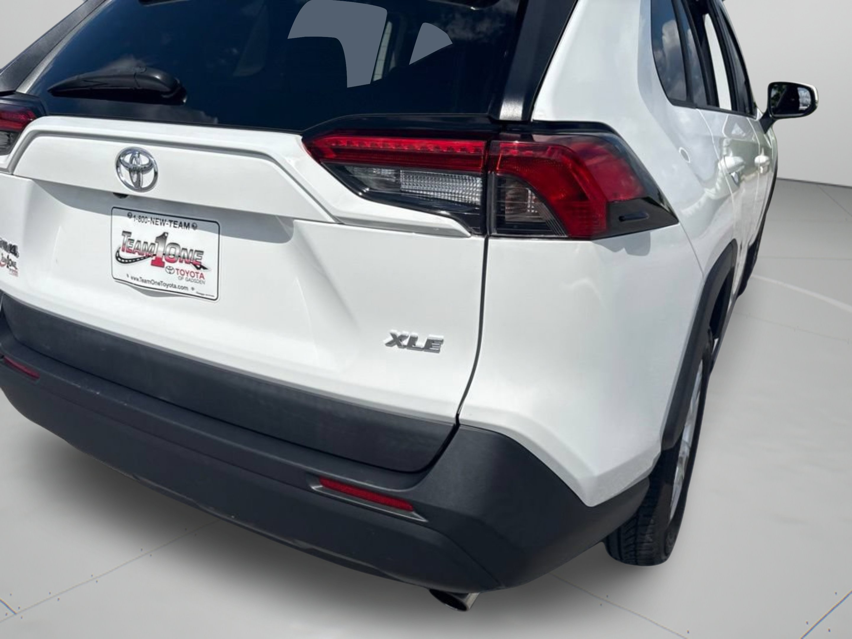 Used 2020 Super White Toyota XLE image 32
