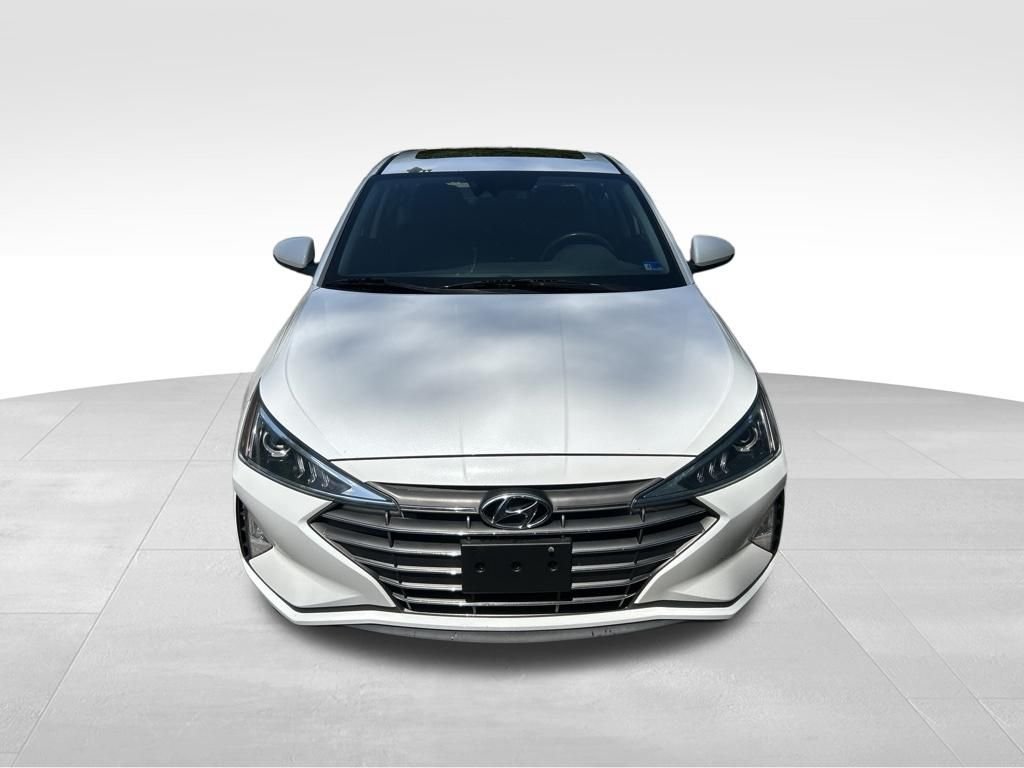 Used 2020 White Hyundai Value Edition image 9