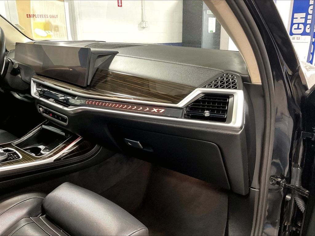 Used 2025 Black BMW xDrive40i image 12