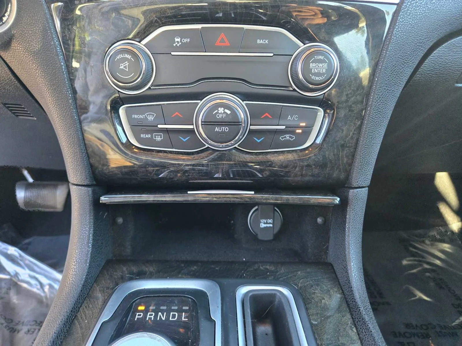 Used 2016  Chrysler 300C image 14