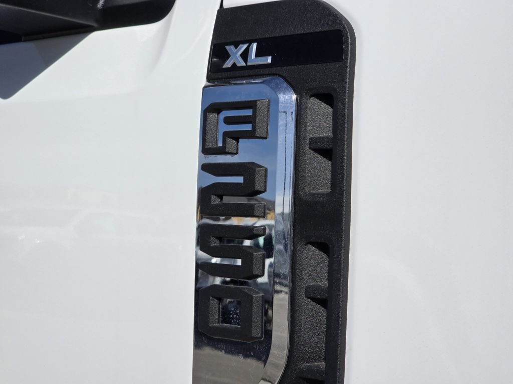 New 2026 Oxford White Ford XL image 28