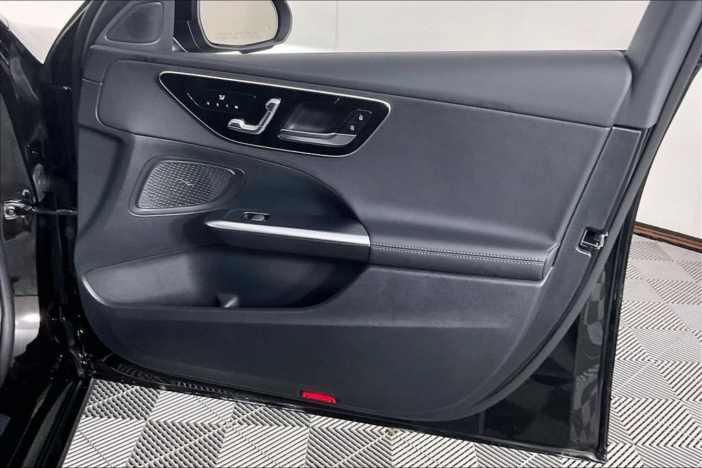 2025 Mercedes-Benz C-Class Sedan C 300 - Photo 16