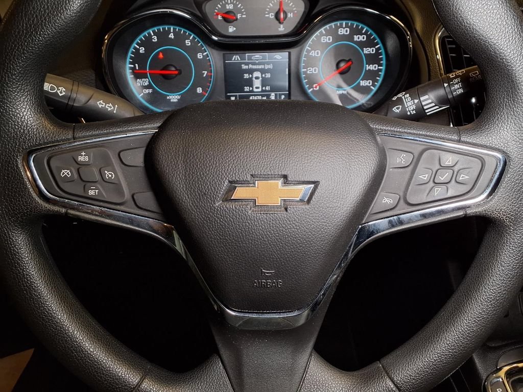Used 2017 GRAPHITE METALLIC Chevrolet LT image 7