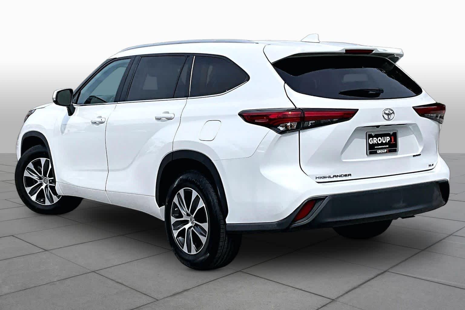 Used 2023 Wind Chill Pearl Toyota XLE image 12