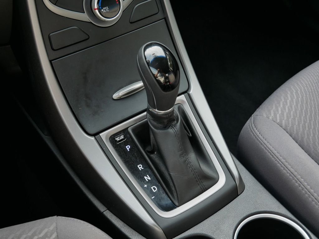 Used 2014 Gray Hyundai SE image 24