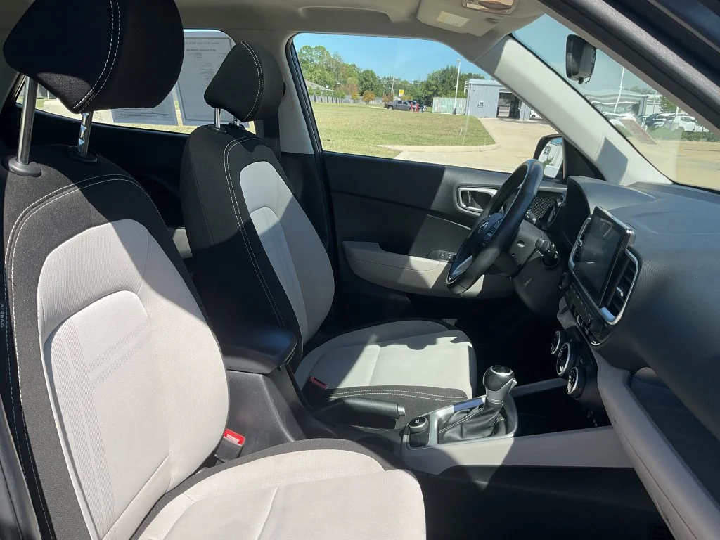 Used 2025 Gray Hyundai SEL image 17