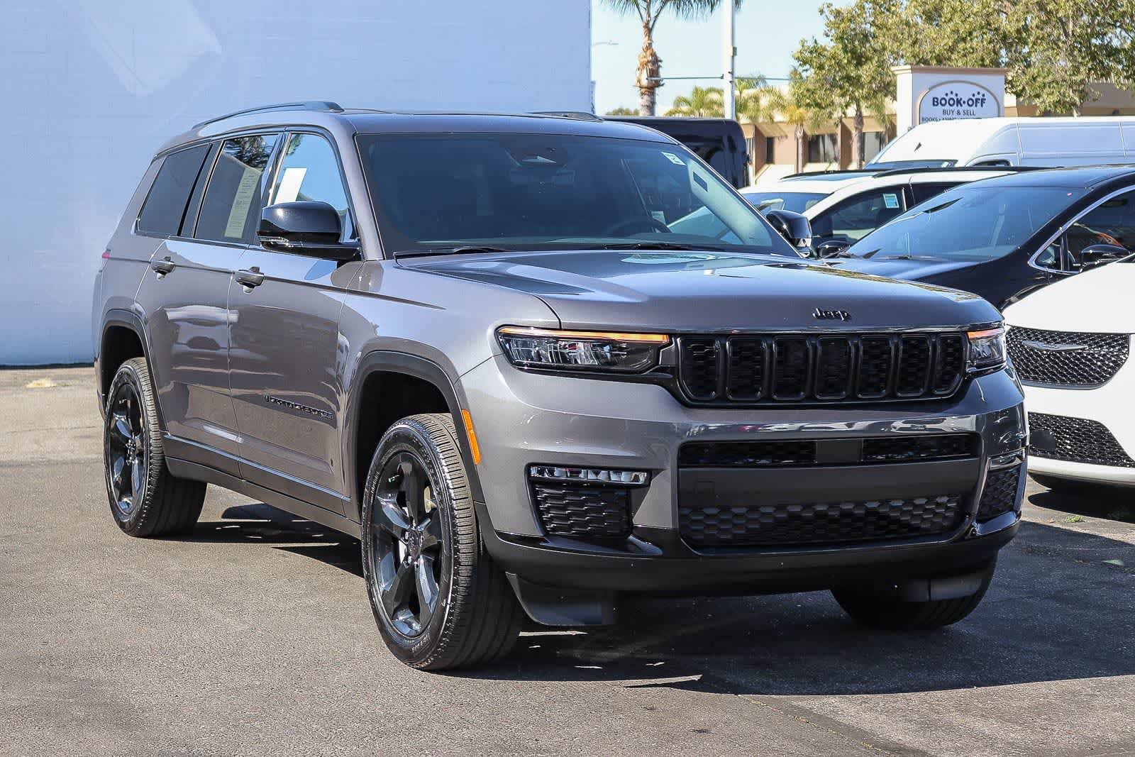 Used 2025 Baltic Gray Metallic Clearcoat Jeep Limited image 3