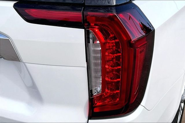 Used 2023 White GMC Denali image 30