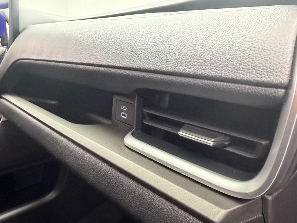 Used 2025  Toyota XLE image 43