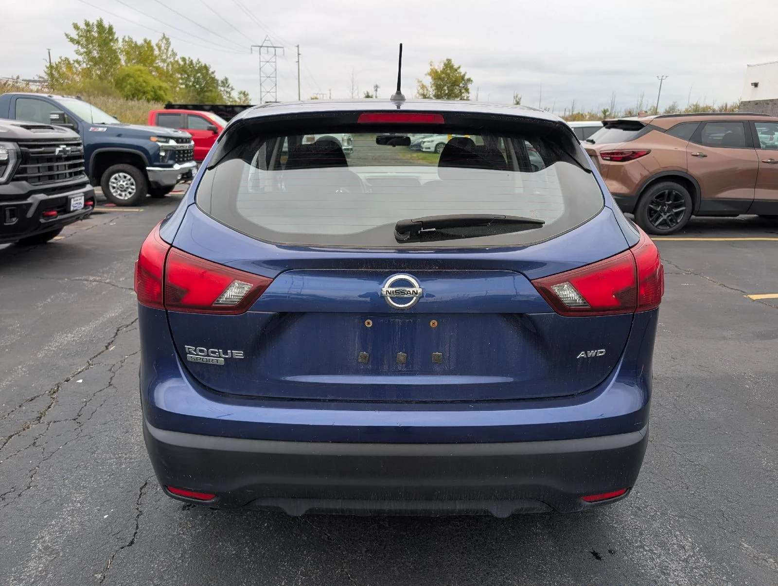 Used 2019 Caspian Blue Metallic Nissan S image 6