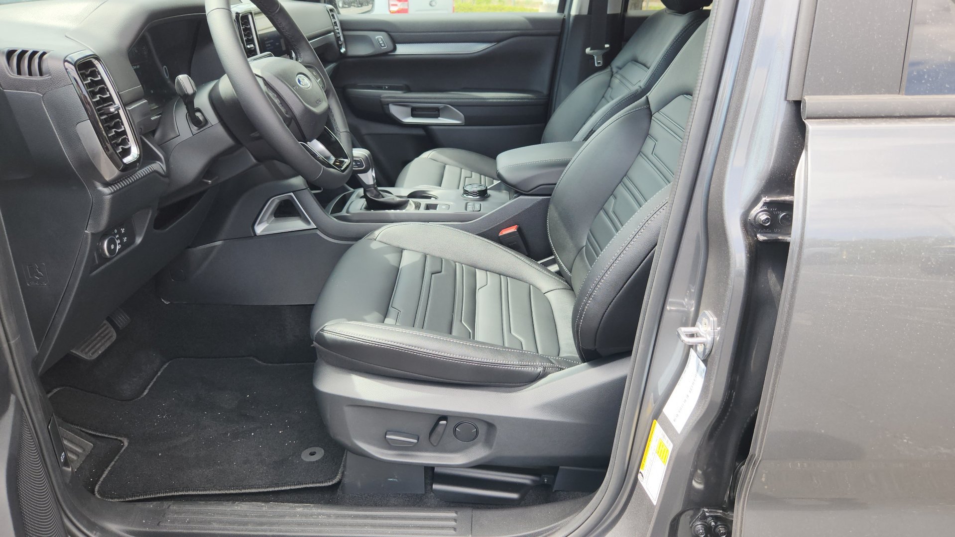 New 2026 Carbonized Gray Metallic Ford LARIAT image 13