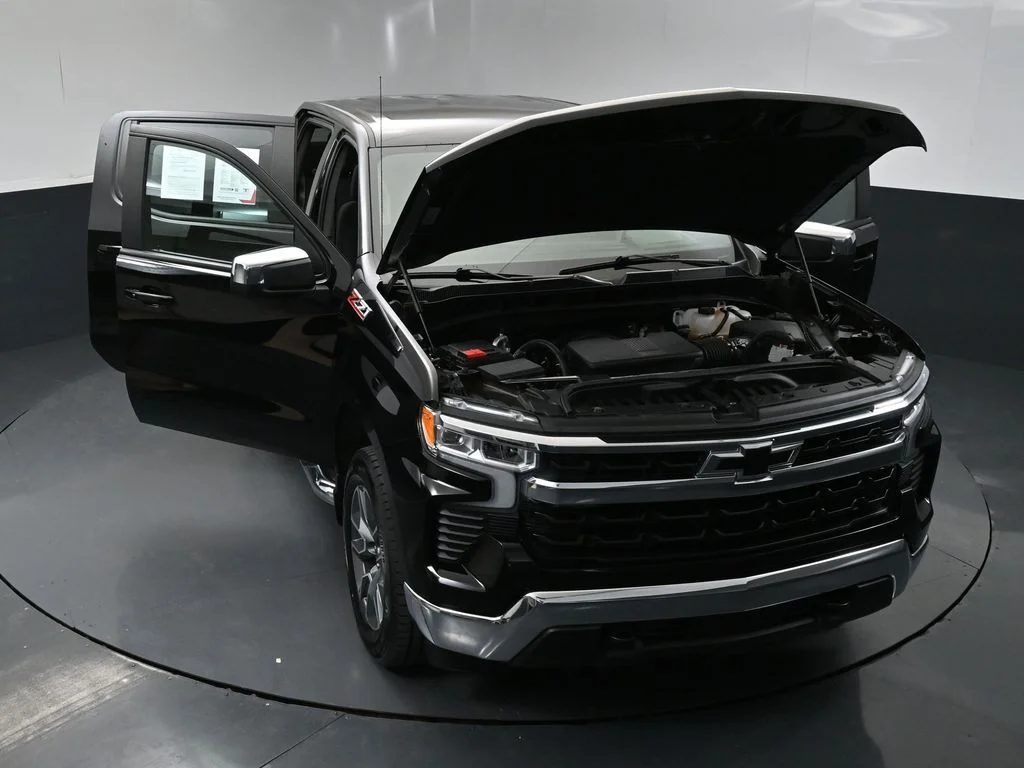 Used 2025 Black Chevrolet LT image 40