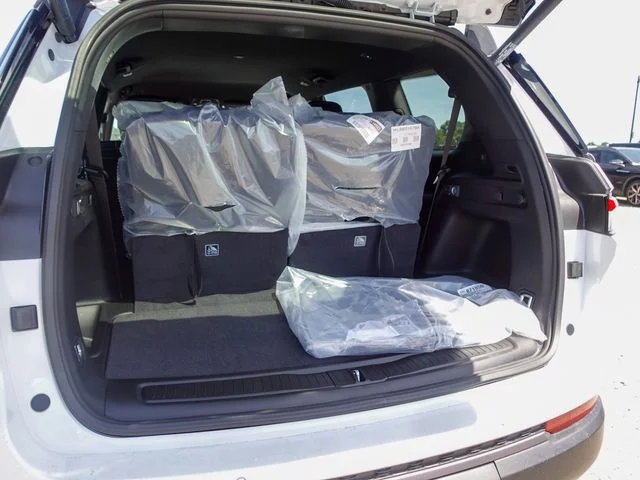 New 2026 Bright White Clear-Coat Exterior Paint Jeep Altitude image 25