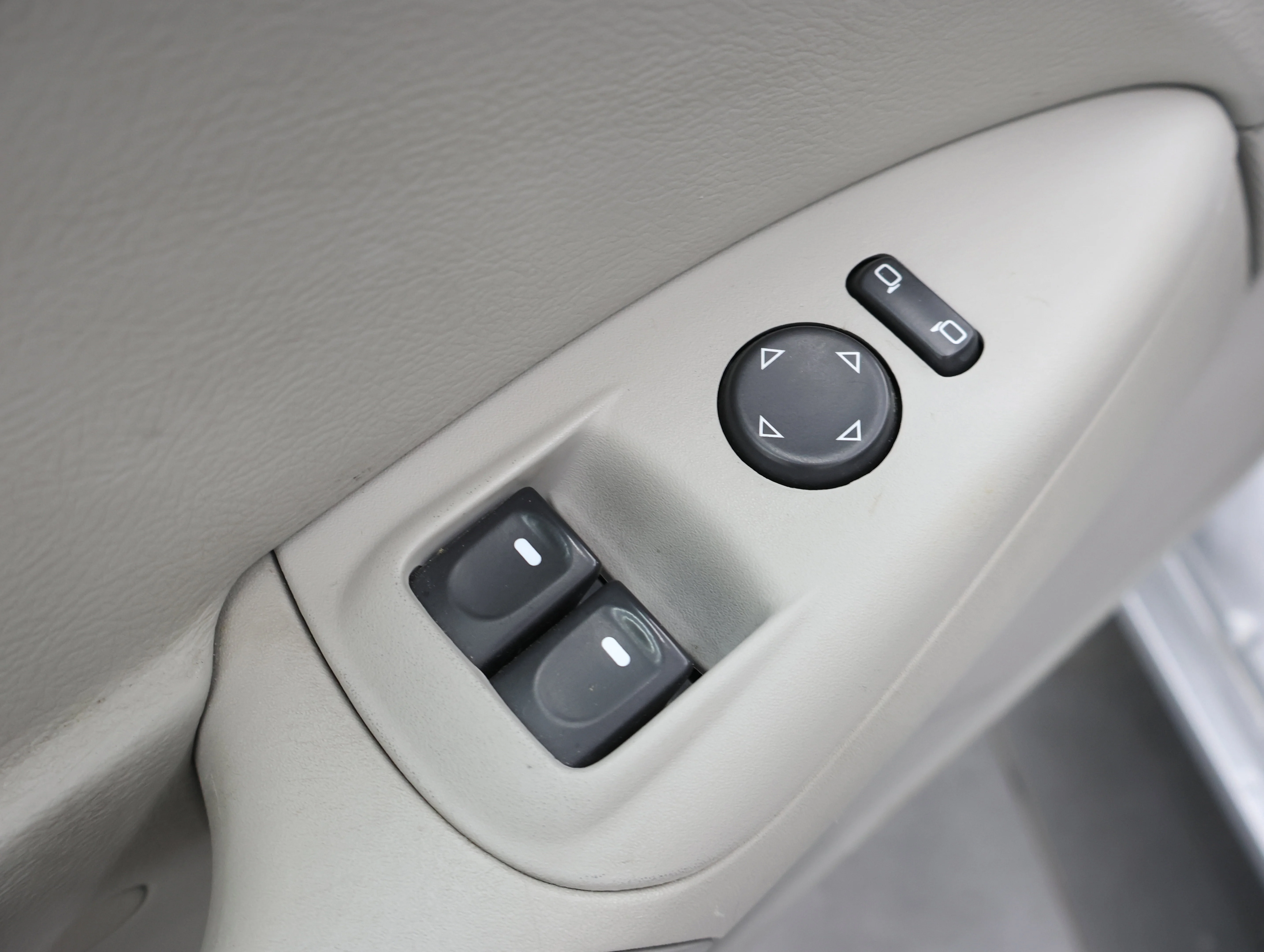 Used 2009 Blade Silver Metallic Chevrolet Base image 30