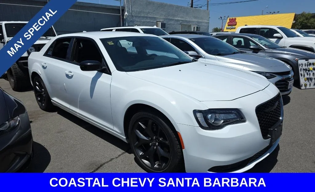 2021 Chrysler 300 Touring's photo