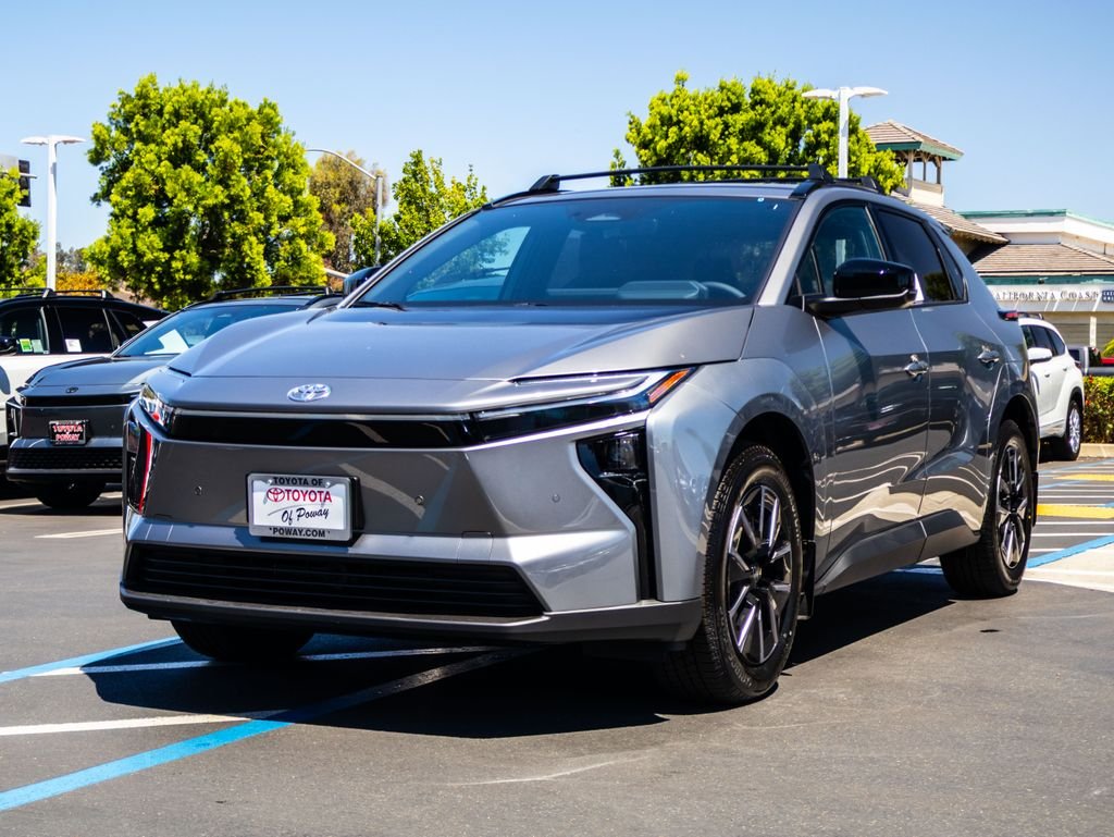 New 2026 Heavy Metal <sup>1</sup> Toyota  XLE image 3