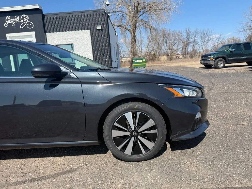 Used 2020 Blue Nissan 2.5 SL image 2