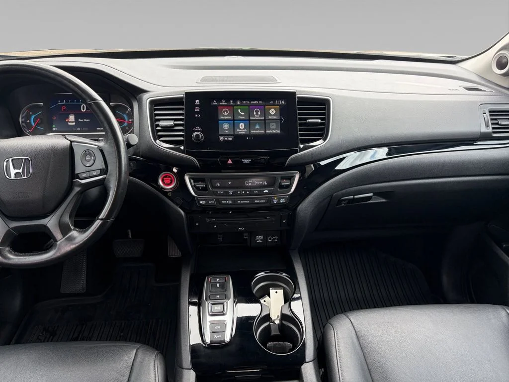 Used 2019  Honda Touring image 11