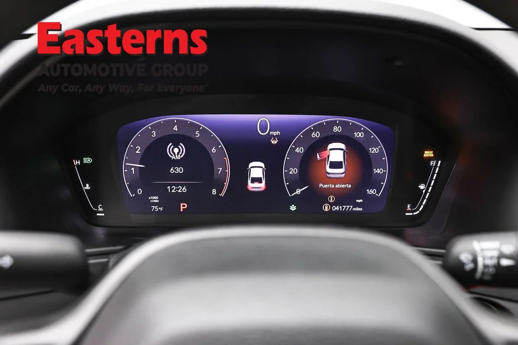 Used 2025 White Honda SE image 17