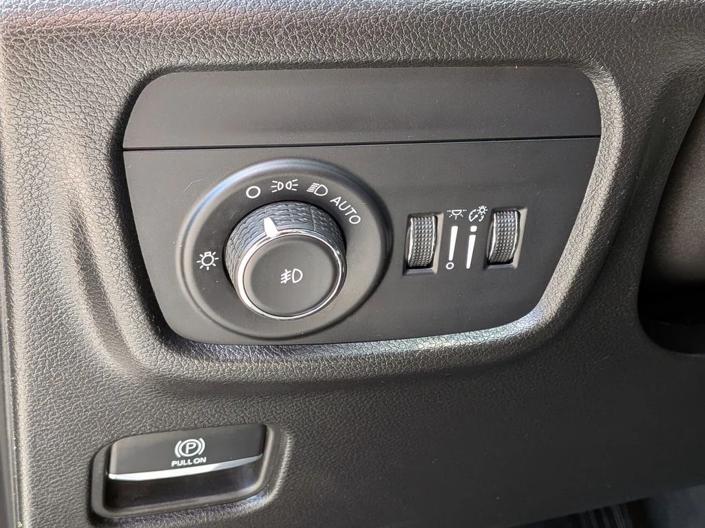 Used 2023 Silver Jeep Limited image 16