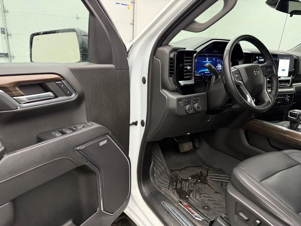 Used 2023 White Chevrolet LT Trail Boss image 15