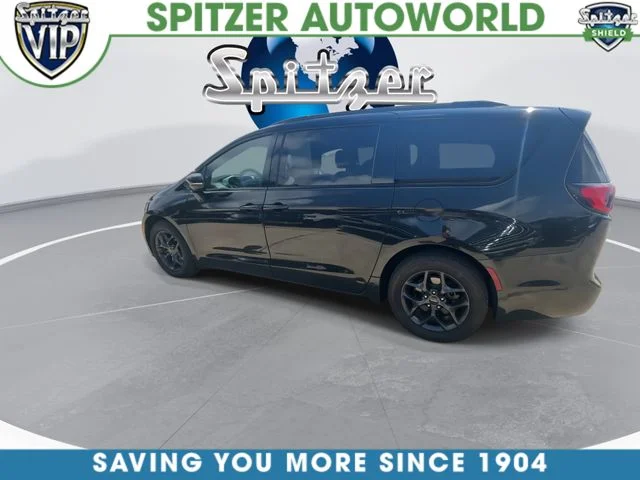 Used 2018 Black Chrysler Limited image 7