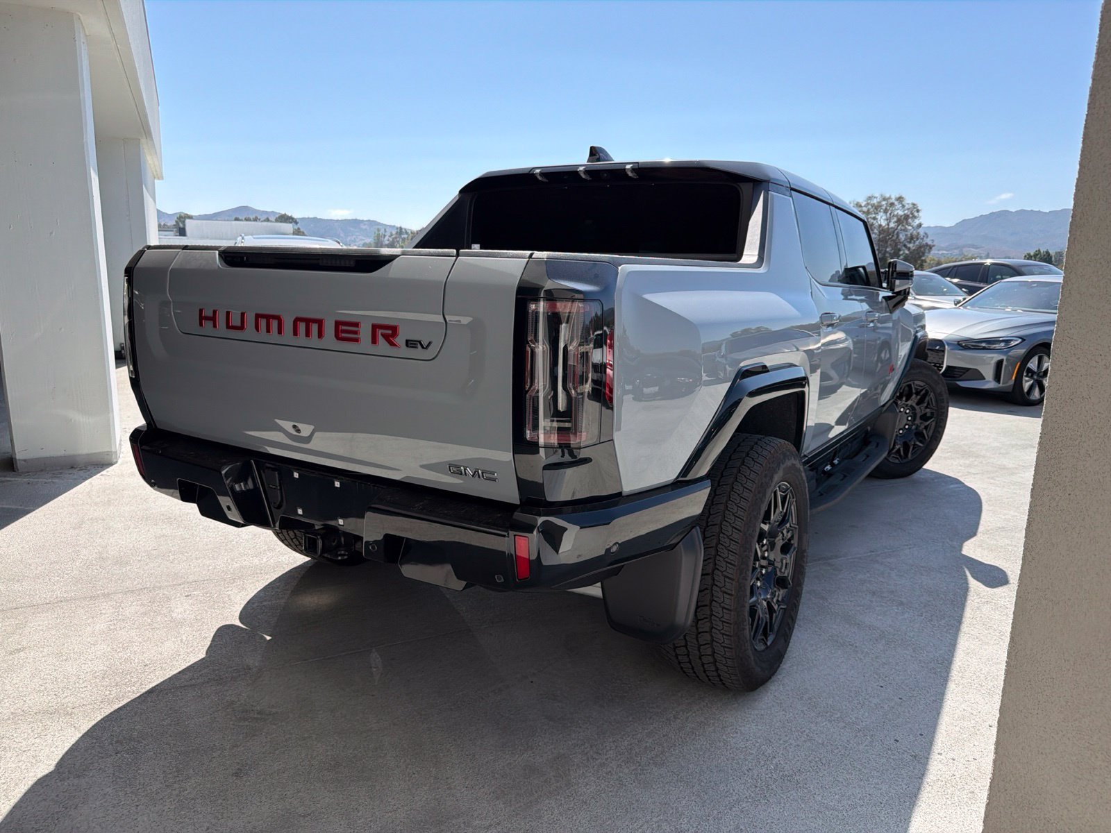 Used 2025 Meteorite Metallic (Grey) GMC 2X image 4