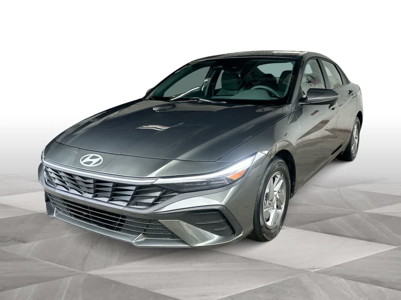 Certified Used 2025 Amazon Gray Hyundai SE image 4
