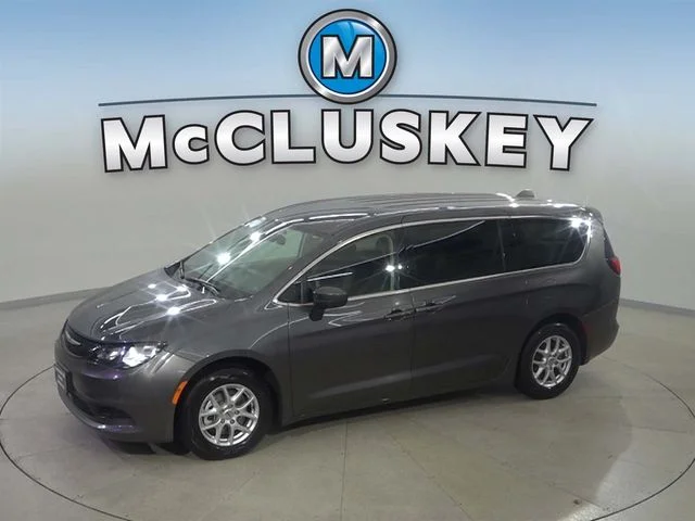 2023 Chrysler Voyager LX's photo