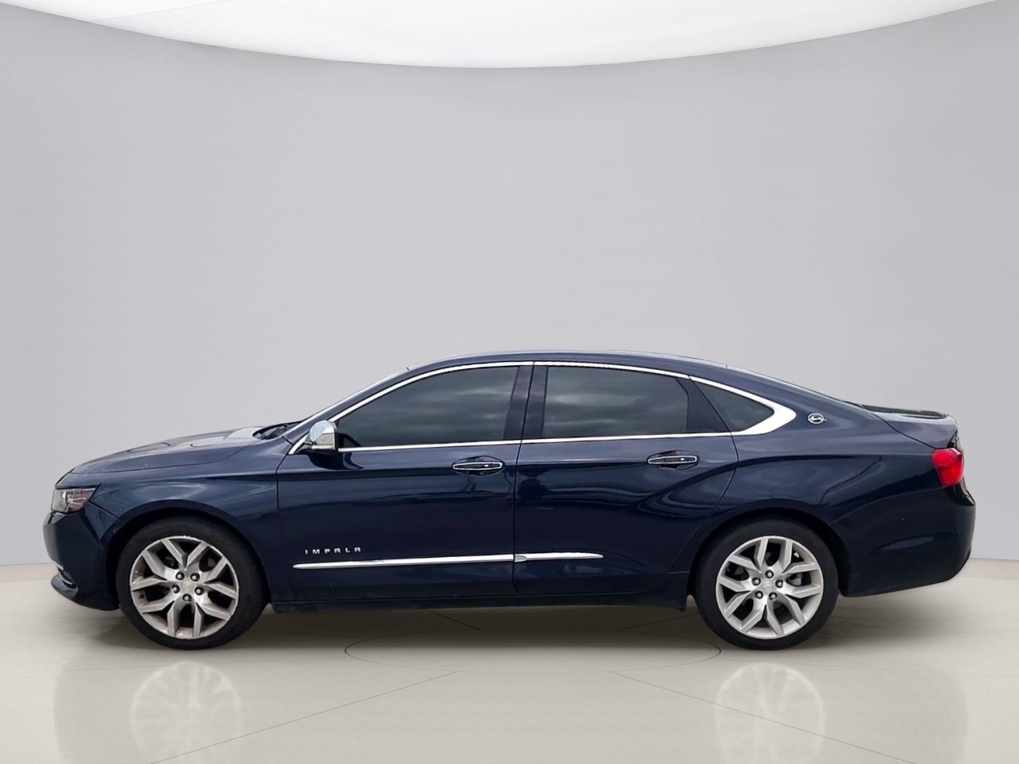 Used 2019 Blue Chevrolet LEATHER image 2