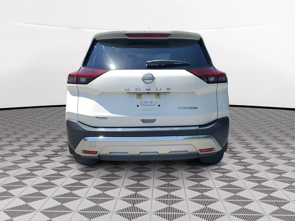 Used 2023 White Nissan Platinum image 5