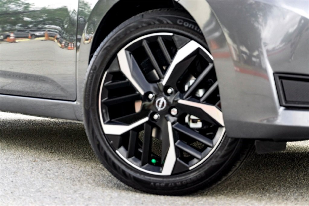 2025 Nissan Versa SR photo 2