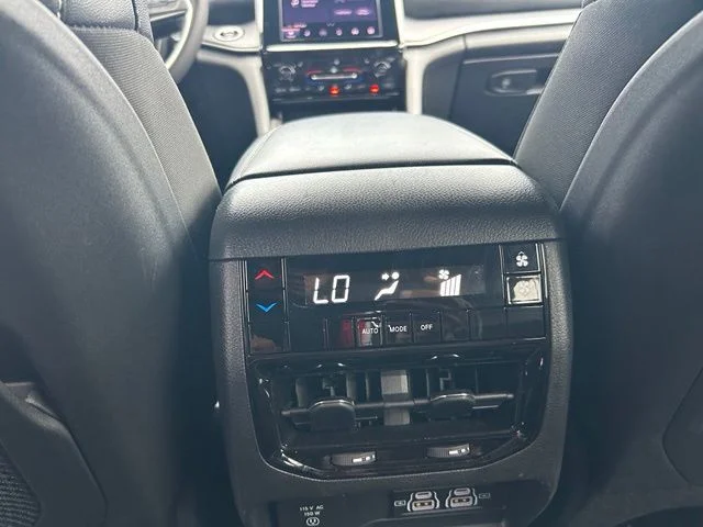 Used 2025 Black Jeep Altitude image 17