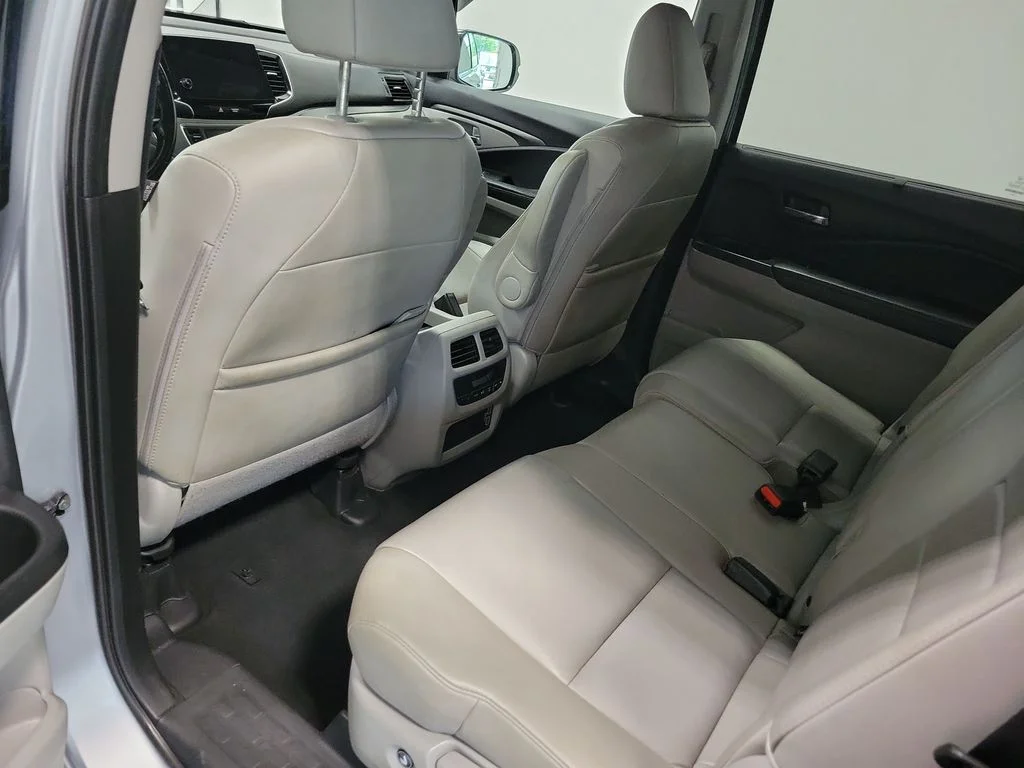 Used 2019  Honda EX-L image 29