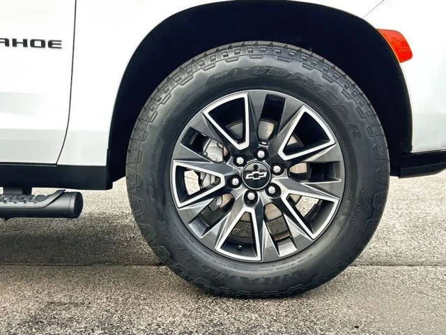 Used 2022 Summit White Chevrolet Z71 image 17