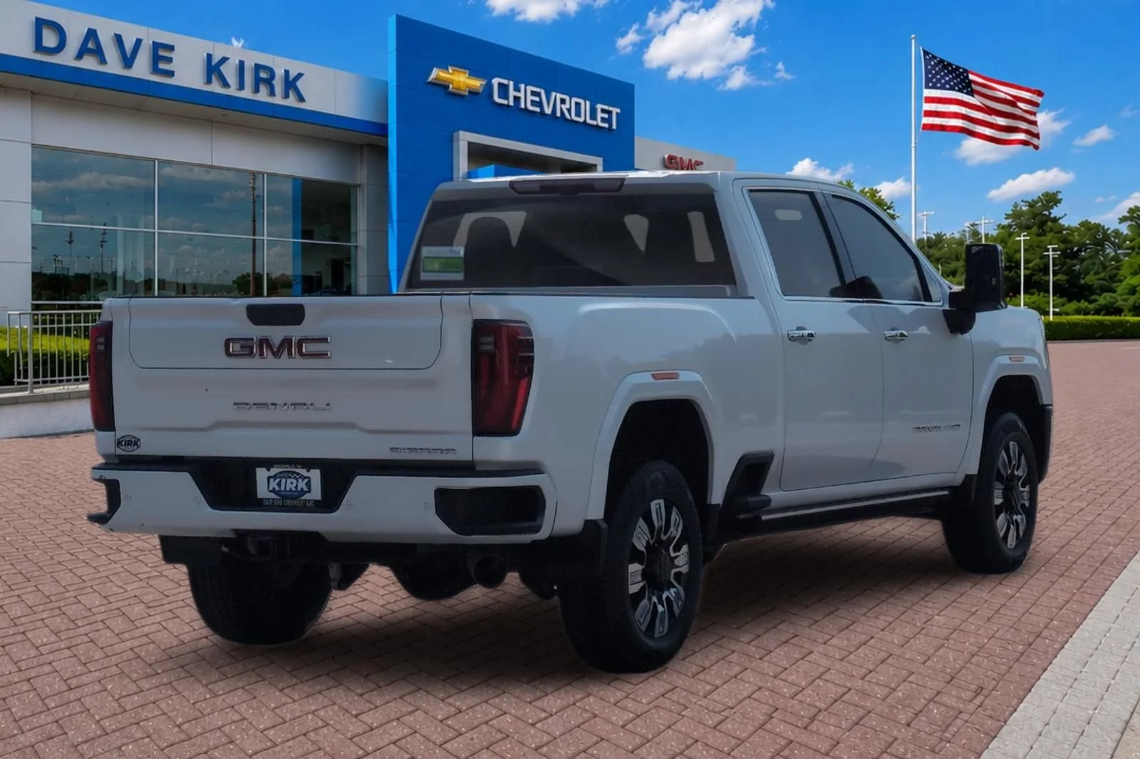 Used 2024 White Frost Tricoat GMC Denali image 3