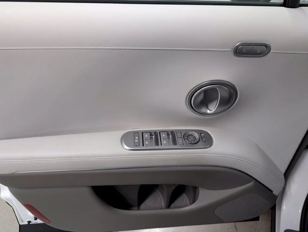Certified Used 2026 Pearl Hyundai Limited image 11