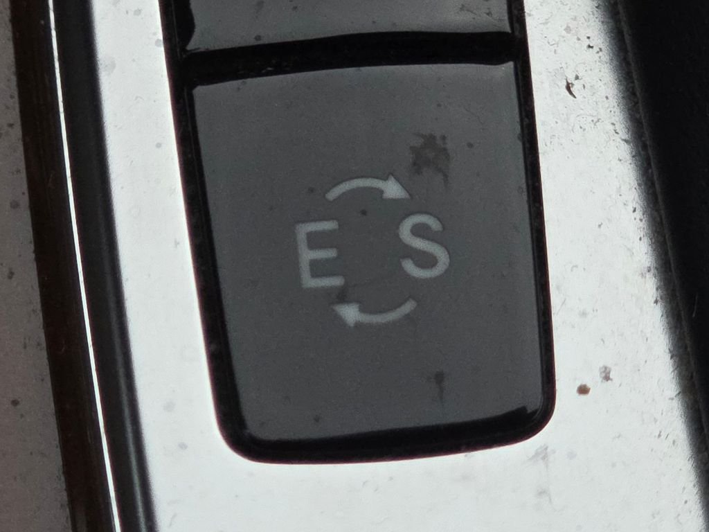 Used 2013  Mercedes-Benz C 300 image 30