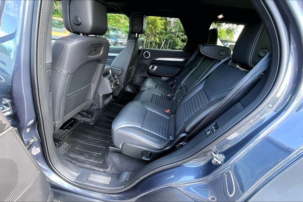 Used 2025 Blue Land Rover Dynamic SE image 27