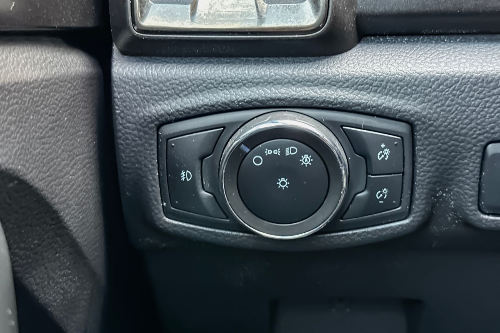 Used 2022  Ford Lariat image 32