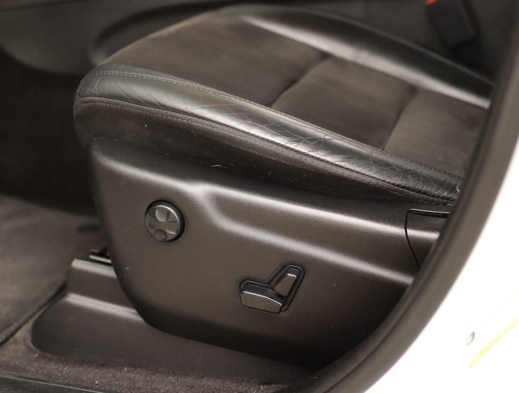 Used 2019 White Jeep Altitude 4x4 image 22