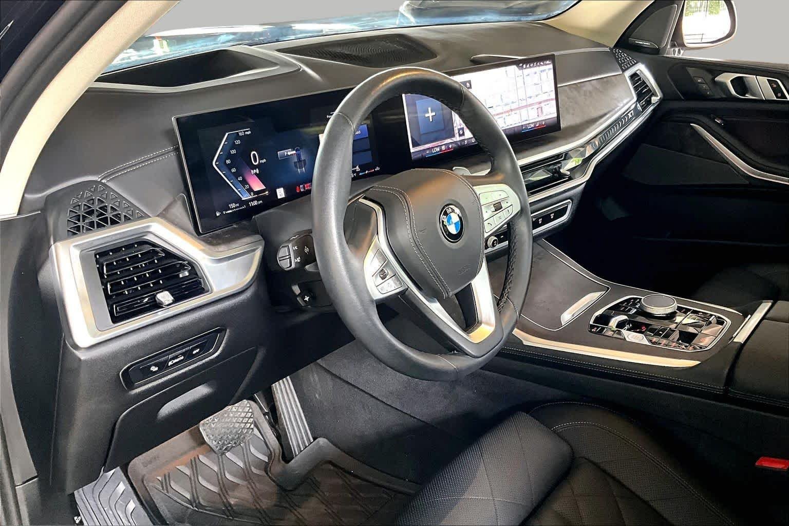 Used 2025 Black Sapphire Metallic BMW xDrive40i image 16