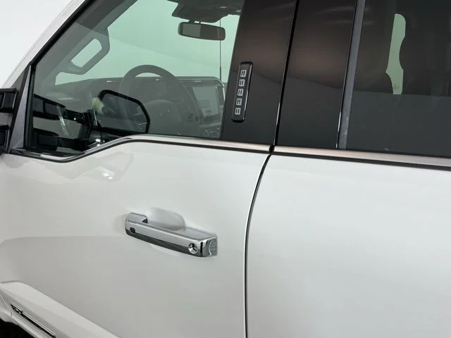 New 2026 Star White Metallic Tri-Coat Ford Lariat image 13